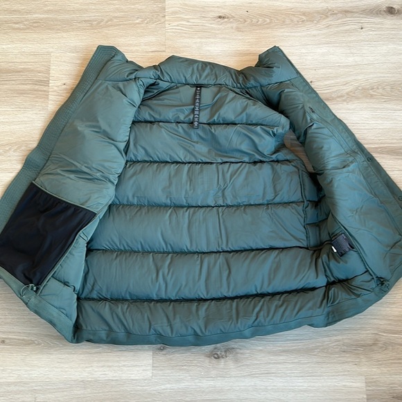 Lululemon Wunder Puff Vest
Tech Canvas men’s size s m L xl 
Color dark Forest - Picture 11 of 11